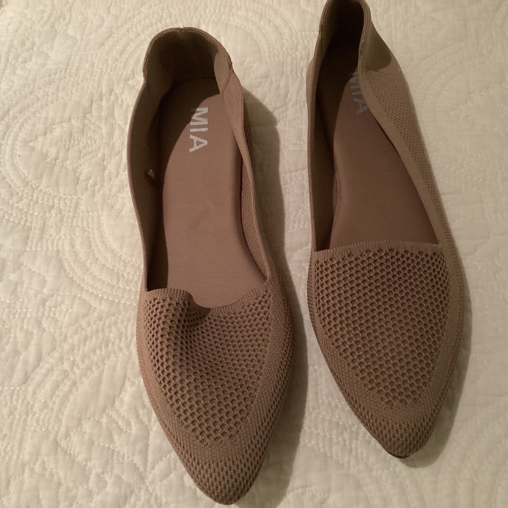 Mia brand tan flats size 8.5